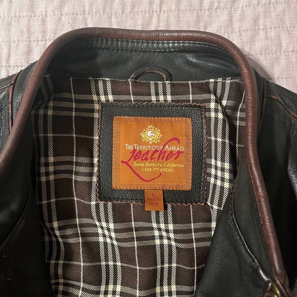 Territory Ahead leather jacket - Picture 2 of 3